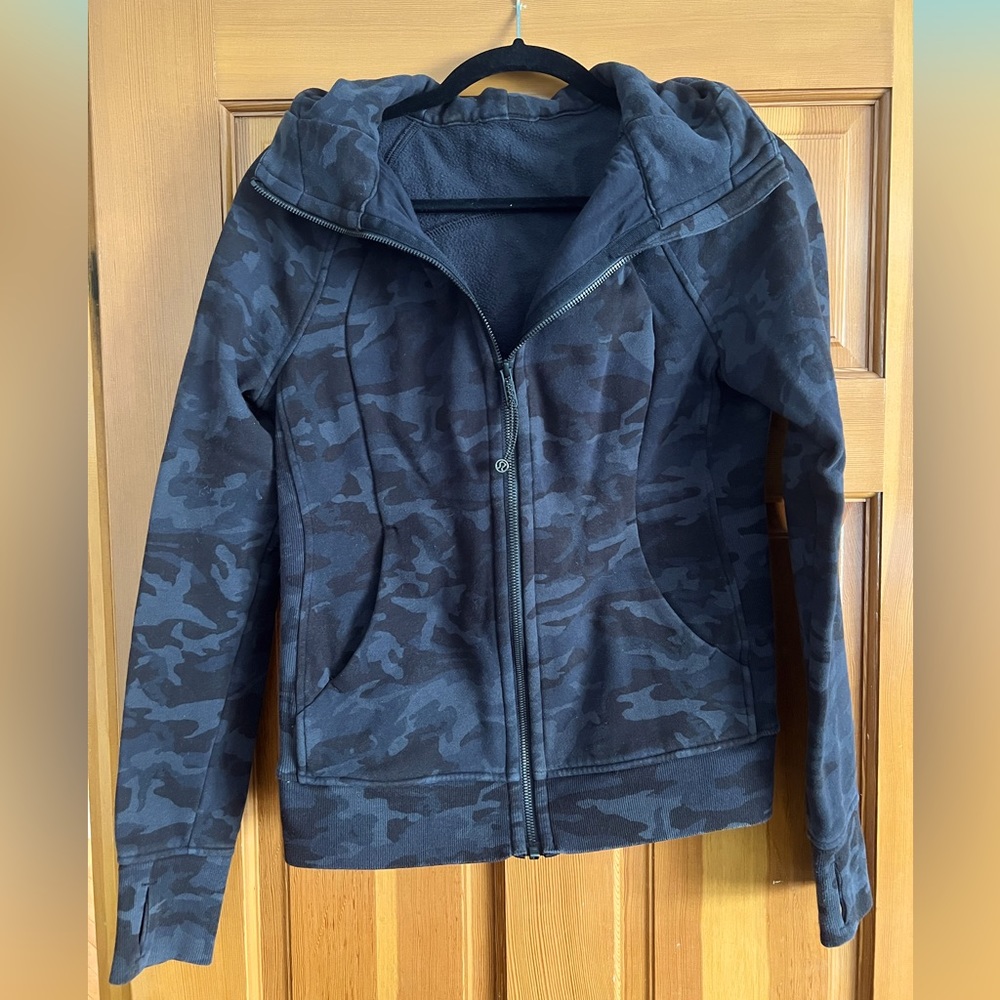 Lululemon Camo Jacket sz. 6